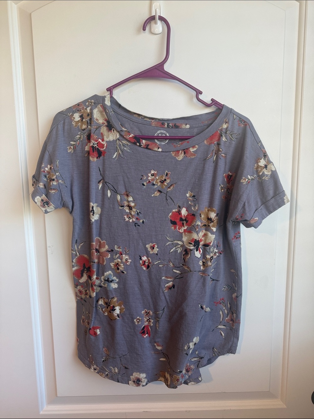 Maurices Slate Gray Floral Short Sleeve Tee with Red & Cream Blooms